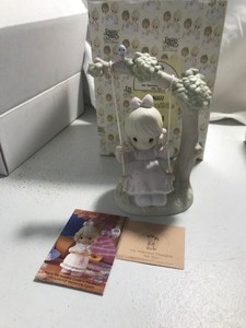 lot 103 image: 5 - Precious moments figurines