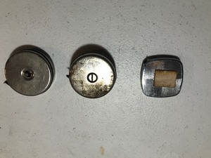 lot 113 image: 3 - Vintage small tape measures