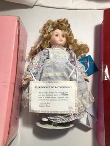 lot 122 image: 2 - collectible dolls