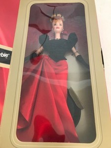 lot 129 image: 1994 Special Edition Winter Splendor Barbie