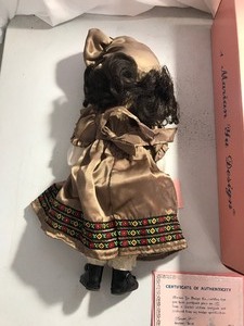 lot 132 image: 2 - Collectible dolls