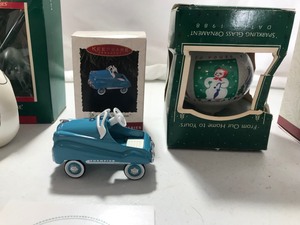 lot 139 image: 6 - Christmas ornaments