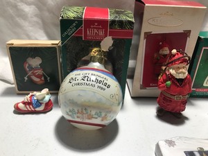 lot 140 image: 5 Christmas ornaments and 1 nutcracker cook book with wooden spatula