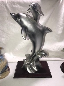 lot 145 image: 5 - Dolphin figurines