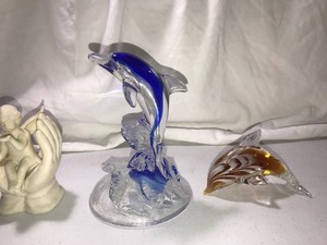 lot 146 image: 4 blown glass dolphins, 1 peace rock and 2 angels sitting hands figurines