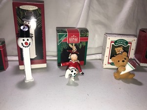 lot 149 image: 6 - Christmas ornaments with boxes