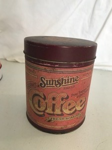 lot 163 image: 2 - Vintage collectible tins 7 UP and Sunshine Coffee