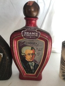 lot 170 image: 3 - Vintage collectible liquor bottles