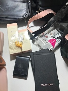 lot 173 image: Lot of Mary Kay items
