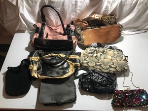 lot 174 image: Lot of 8 purses