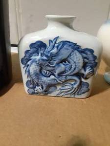 lot 260 image: 2 keurigs, vase and pitcher