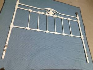 lot 273 image: 2 metal head boards and 1 metal footboard