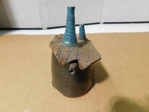 lot 200 image: 2002 Haddis pottery