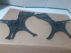 lot 217 image: Cast Iron Legs