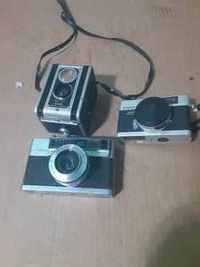 lot 220 image: Cameras