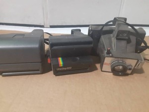 lot 223 image: 3 Polaroid Insta Print Cameras