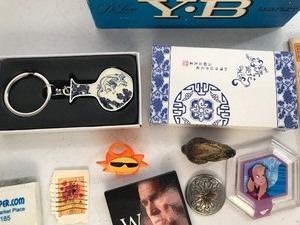 lot 187 image: Lot of small trinket collectibles