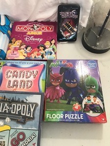 lot 188 image: Lot of games and puzzles