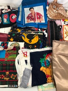 lot 189 image: Lot of fabric