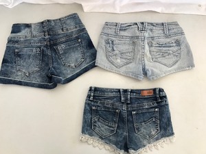 lot 403 image: Lot of girls jeans, shorts and yoga pants