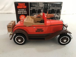 lot 284 image: Trust Worthy 1930 Model A roadster with trunk and rack 125 scale die cast metal locking coin bank