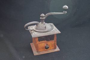 lot 74 image: Vintage Parkers National Coffee Mill with Original Sticker