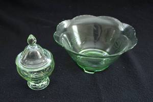 lot 87 image: Green Pedestal Candy Dish with Lid and Green Glass Serving Bowl