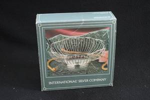 lot 117 image: International Silver Company Silver-plated Wire Basket