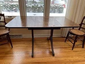 lot 8 image: Antique Duncan Phyfe Kitchen Table with Two Chairs
