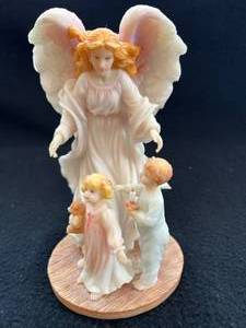 lot 17 image: Seraphim Classics Figures Tamara and Felicia