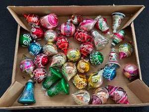 lot 48 image: Assorted Small Christmas Ornaments