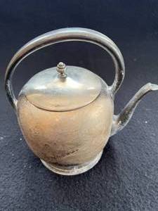 lot 47 image: Keustoneware Pitcher and Sugar & Cream