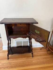 lot 54 image: Vintage Ideal Radio Smoker Copper Lined Humidor