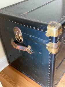 lot 72 image: Indestructo Antique Trunk