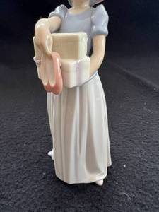 lot 63 image: Lladro Nao Girl with Gifts Figurine