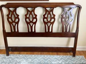 lot 70 image: TwinFull Size Bedframe and Headboard