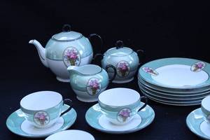 lot 116 image: Vintage Victoria Czecho-Slovakia Floral Bundle and Teal Tea Set with Case