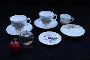 lot 119 image: Two Matching Arklow Teacups & Saucers, Vintage Apple Measuring Tape, and More