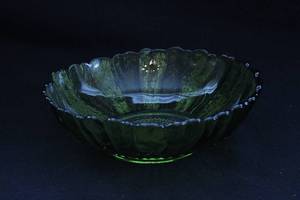 lot 144 image: Avocado Glass Serving Bowl