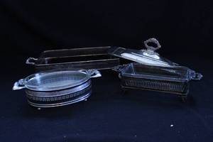 lot 151 image: Vintage Baking Trays in Decorative Stands Oneida, Pyrex