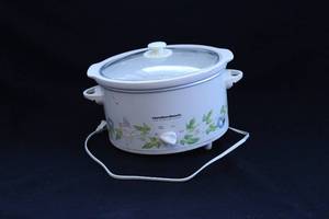 lot 157 image: Vintage Hamilton Beach Slow Cooker with Lid