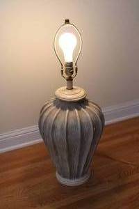 lot 164 image: Vintage Clamshell Lamp Working