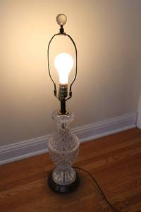 lot 165 image: Vintage Mid-Century Modern Cut Crystal Lamp Working