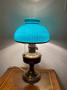 lot 126 image: Antique Mantle Lamp Co Aladdin Lamp Working