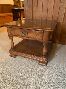 lot 129 image: Ethan Allen Classic Manor Side Table, Lot 1 of 3 See Description for Moving Information