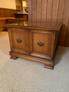 lot 130 image: Ethan Allen Classic Manor Side Table Cabinet, Lot 2 of 3 See Description for Moving Information