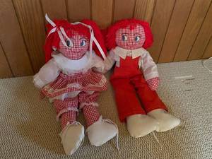 lot 132 image: Vintage Raggedy Ann and Andy Soft Dolls