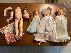 lot 133 image: Assorted Vintage Dolls and Parts