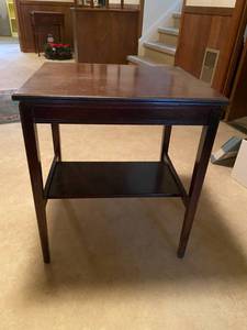 lot 170 image: Vintage Medium Oak Side Table