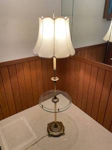 lot 172 image: Vintage Glass Side Table Lamp